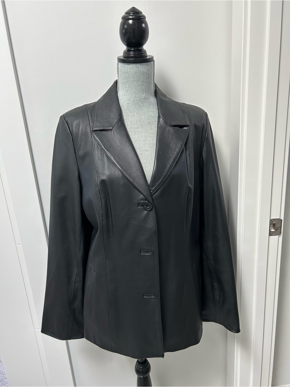 Boutique of Leathers Vintage women’s long blazer jacket pristine